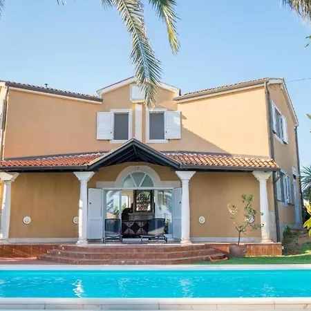 Villa Alberi With Pool Savudrija