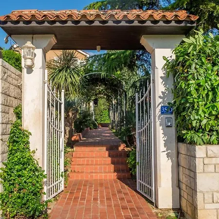 빌라 Alberi With Pool