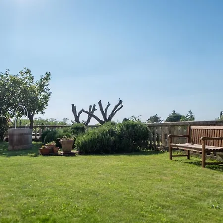 Alberi With Pool 빌라 *