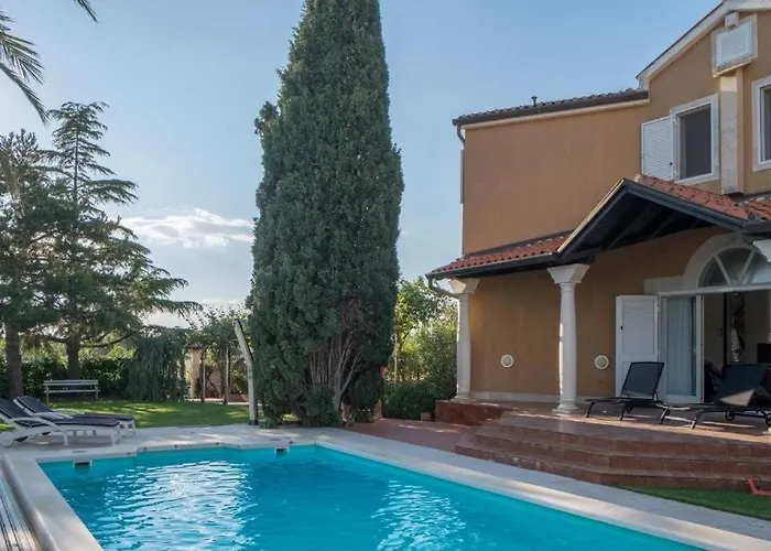 Alberi With Pool 빌라 *