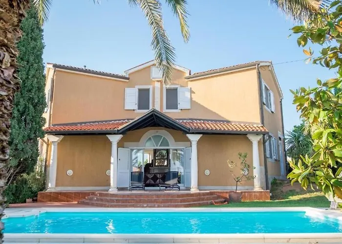 빌라 Alberi With Pool 사부드리자