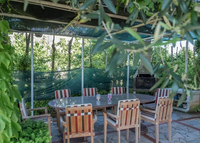 Alberi With Pool 빌라 *