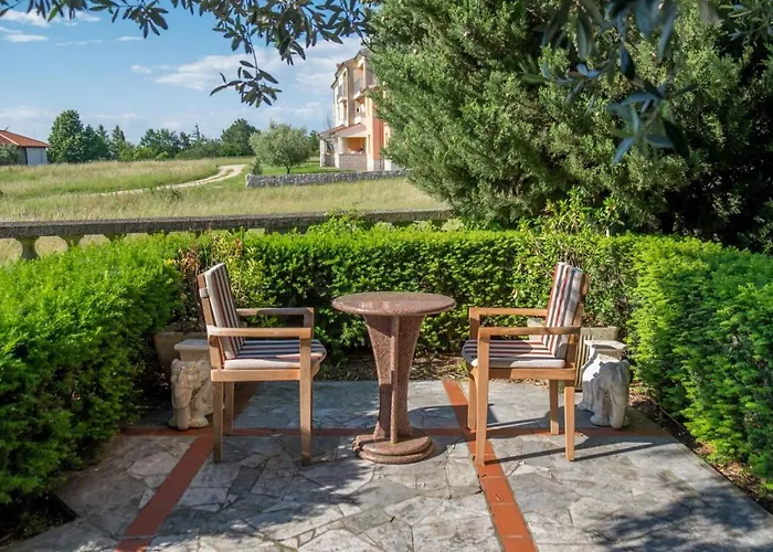 Alberi With Pool 빌라 *