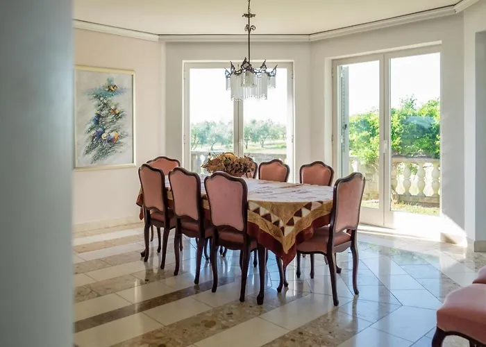 Villa Alberi With Pool